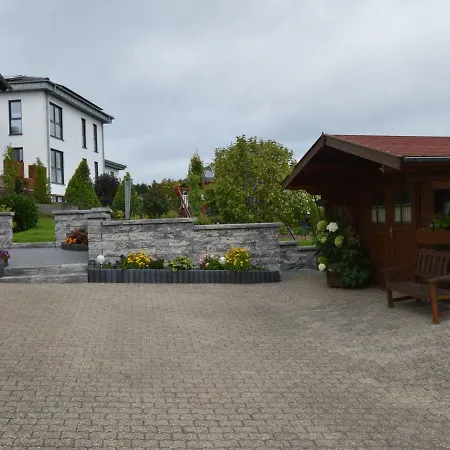 Spacious Apartment In Ulmen With Garden